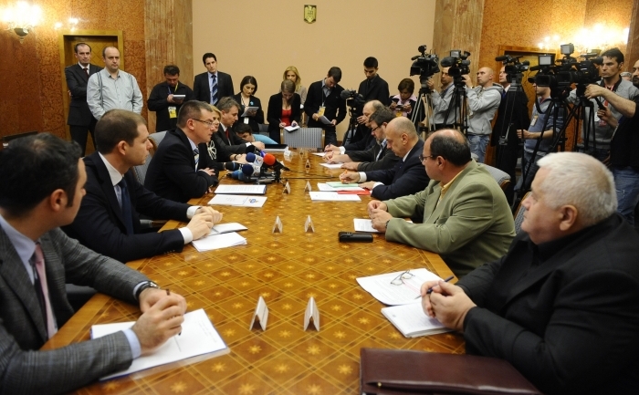 Premierul Mihai-Răzvan Ungureanu s-a întâlnit la Palatul Victoria, cu reprezentanţii confederaţiilor sindicale. (www.gov.ro)