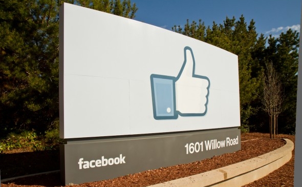 Campusul Facebook, Inc. Şeful Facebook, Mark Zuckerberg, a anuntat pe 9 aprilie, ca Facebook a  cumpărat compania Instagram.