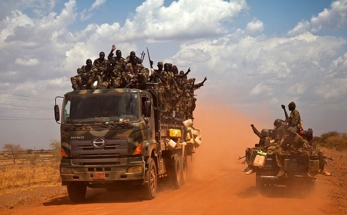 Soldaţi din Sudanul de Sud lângă Heglig, 17 aprilie 2012