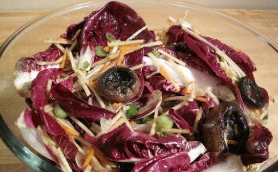 Salata de radicchio cu ciuperci (Maria Baciu / Epoch Times)