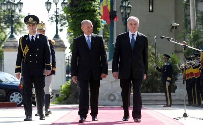 Ceremonia primirii oficiale a preşedintelui Republicii Moldova Nicolae Timofti la Palatul Cotroceni, 3 mai 2012. (Administraţia prezidenţială)