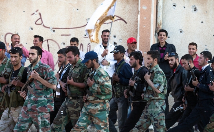 Armata Liberă siriană în oraşul Qusayr, 15 km de Homs, 8 mai 2012. (- / AFP / GettyImages)