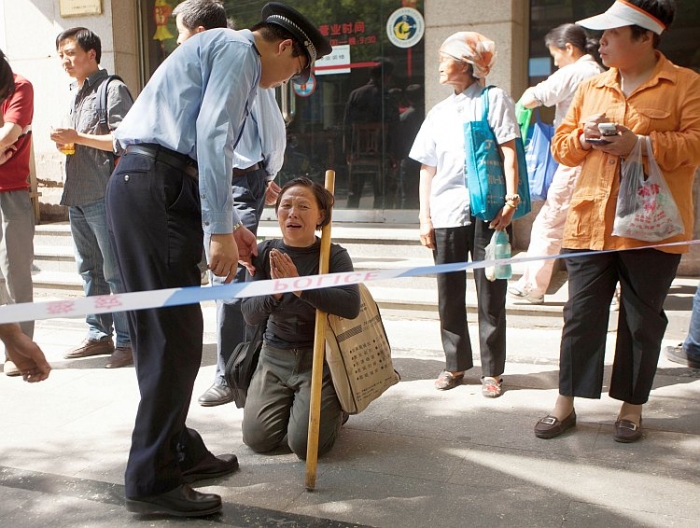 Un petiţionar este chestionat de poliţia chineză în spitalul unde este internat Chen Guangcheng, 5 mai 2012
