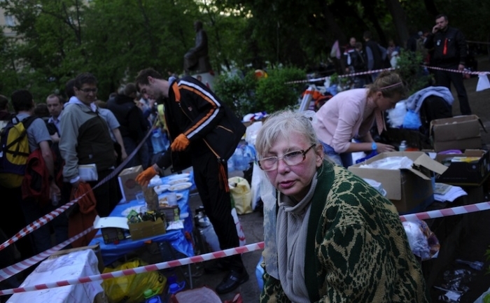 Activişti din opoziţie iau parte la un protest în tabăra lor din parcul Prudy Chisty din Moscova. Sute de susţinători ai opoziţiei ţin de o săptămână un protest faţă de conducerea lui Putin