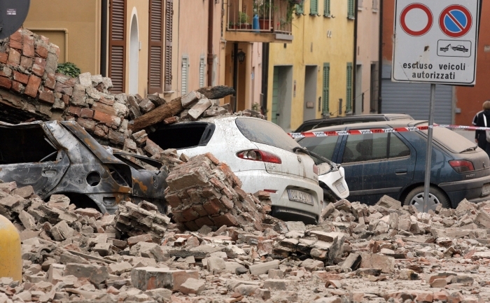 Cutremurul din nordul Italiei s-a soldat cu şapte victime,  provocând prăbuşirea mai multor clădiri, monumente istorice şi zeci de răniţi, 20 mai 2012, Ferrara (Pierre Teyssot / AFP / GettyImages)