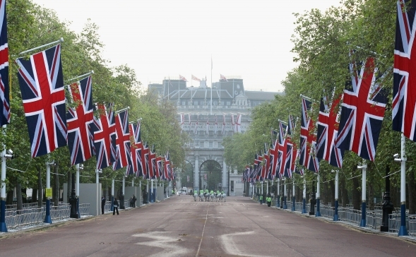 Cai ai poliţiei pe Mall la o repetiţie a procesiunii care va porni de la Westminster Hall la Palatul Buckingham. 1 iunie 2012