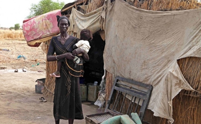 Sudaneză în faţa casei sale din Wunchuei, lângă regiuea Abyei, la graniţa dintre Sudanul de Sud şi cel de Nord. Femeia declară că nu a mai auzit de fiul său de 17 ani de când armata Sudanului de Sud a capturat tineri, obligându-i să lupte