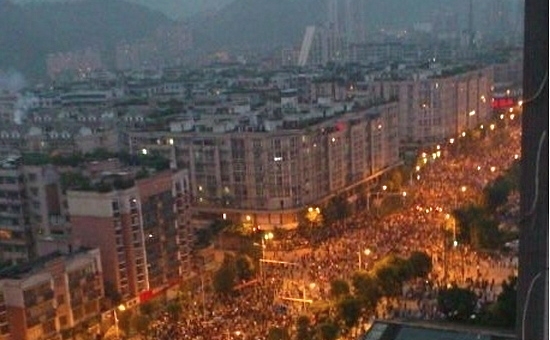 Proteste de stradă în Wansheng 1 iunie 2012.