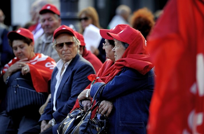 Pensionarii italieni sunt exasperaţi de schimbarea legislaţiei privind pensionarea, producând sărăcirea multora dintre ei (arhivă 2010) (Filippo Monteforte / AFP / Getty Images)