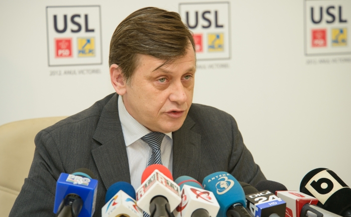 Preşedintele PNL, Crin Antonescu, la conferinţa de presă de la sediul USL