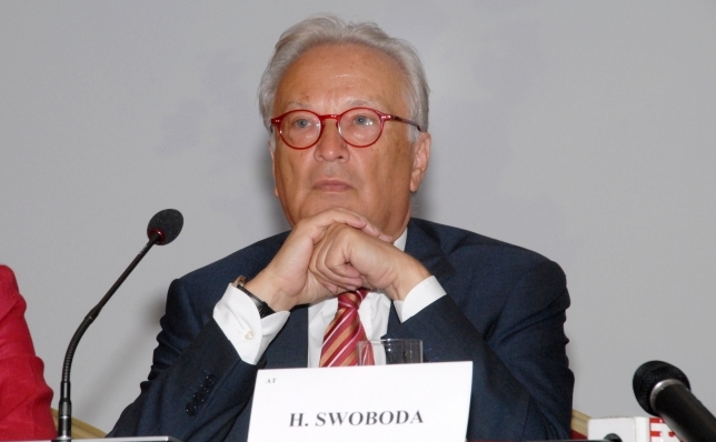 Hannes Swoboda, Liderul Social - Democraţilor din PE. (Epoch Times România)
