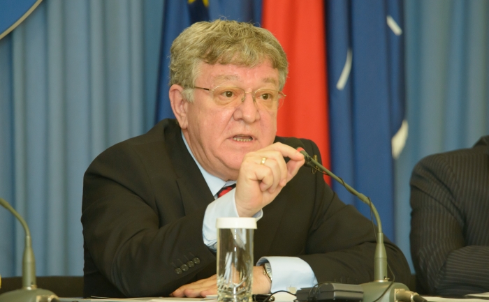 Ministrul Apărării Naţionale, Corneliu Dobriţoiu.