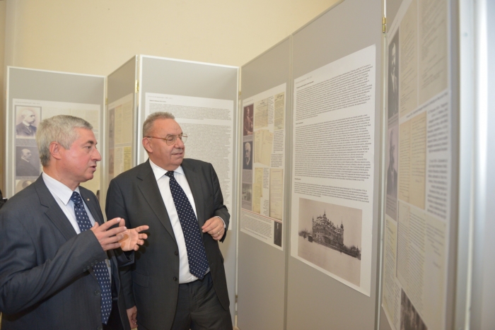 
Ministrul de Externe, Andrei Marga, la vernisajul expozitiei  „Ministerul Afacerilor Externe – 150 de ani de diplomaţie”