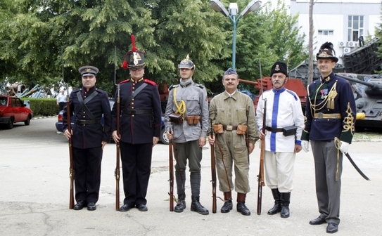 Vernisajul expoziţiei "Istoria Drapelului Naţional" la Muzeul Militar Naţional "Regele Ferdinand I" (Epoch Times România)