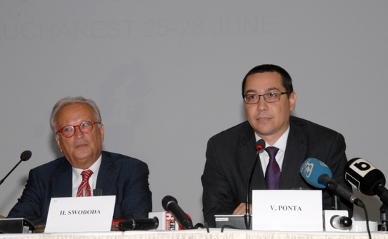 Întrevederea grupului Social Democrat din  Parlamentul European  desfăşurat la Bucureşti, Hotel Marriott, Hannes Swoboda şi Victor Ponta (Epoch Times România)