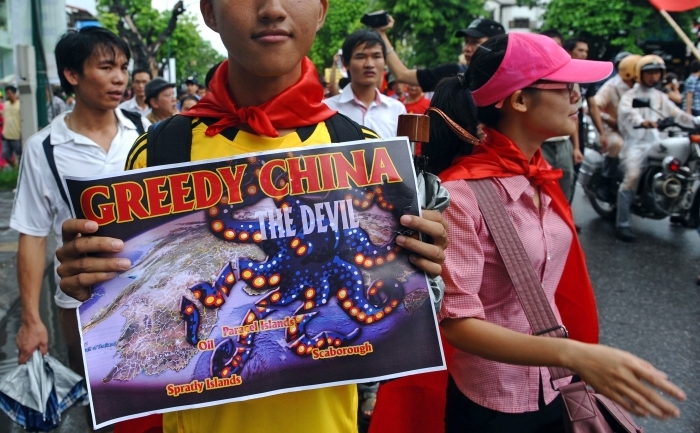 Proteste anti Beijing în capitala vietnameză, pe fondul tensiunilor în creştere în Marea Chinei, 1 iulie 2012 (HOANG DINH NAM / AFP / GettyImages)