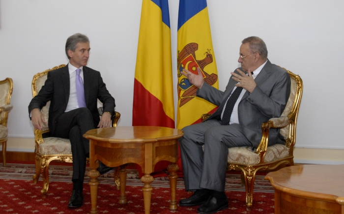 Andrei Marga, ministrul de externe al României şi Iurie Leancă viceprim-ministru, ministrul afacerilor externe şi integrării europene al Republicii Moldova