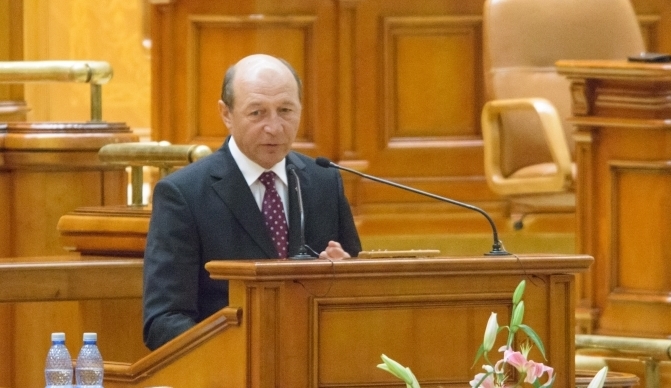 Preşedintele României, Traian Băsescu, răspunde în Parlament acuzaţiilor aduse în cererea de suspendare, 5 iulie 2012 (Mihuţ Savu / Epoch Times)