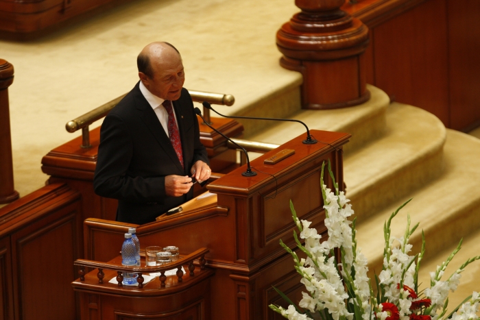 Propunerea de suspendare a preşedintelui Traian Băsescu dezbătută în Parlamentul României (Epoch Times România)