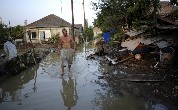 Peste 170 de persoane şi-au pierdut viaţa în urma inundaţiilor şi a ploilor torenţiale din Rusia. (MIKHAIL MORDASOV / AFP / GettyImages)
