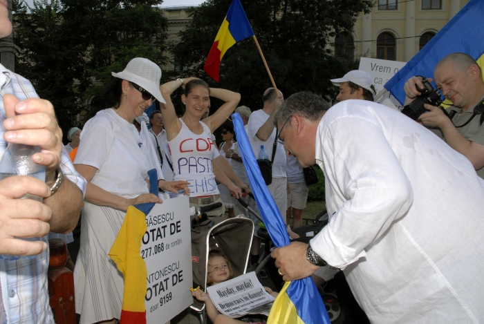Miting de protest în Piaţa Victoriei la care a participat FCD şi Mişcarea Noua Românie