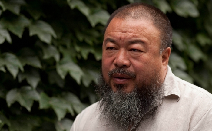 Artistul şi dizidentul chinez Ai Weiwei în timpul unui interviu pentru AFP în Beijing, iunie 2012