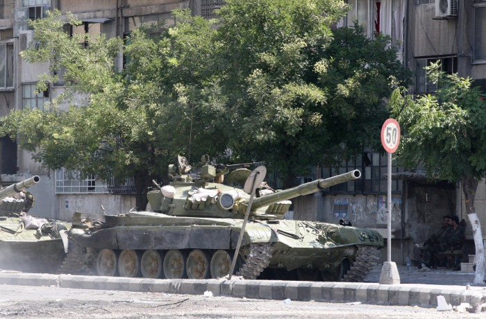Tancuri siriene în cartierul al-Midan din Damasc