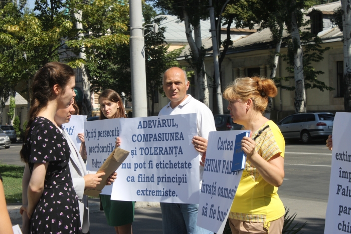 Protest în faţa Amabasadei Federaţiei Ruse la Chişinău, 25 iulie 2012