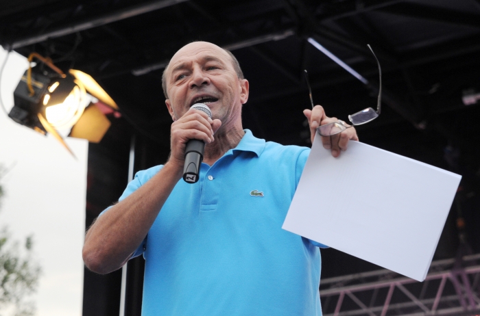 Traian Băsescu la un miting electoral.