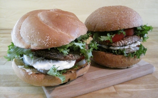 Sandvişuri pereche –făcute cu ciuperci la grătar (Maria Baciu / Epoch Times)