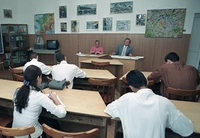 Elevi de liceu în bănci la examenul de bacalaureat (Epoch Times România)