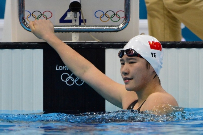 Atleta chineză Ye Shiwen, după ce a câştigat medalia de aur în finala probei de înot mixt 200 metri feminin în cadrul Jocurilor Olimpice de la Londra.