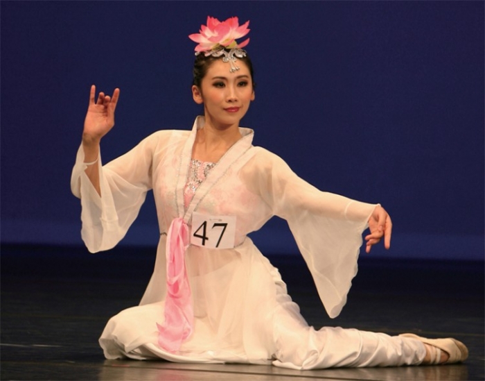 Ren Fengwu (Michelle Ren), medaliată cu aur în concursul internaţional de dans clasic chinez, al companiei NTD TV