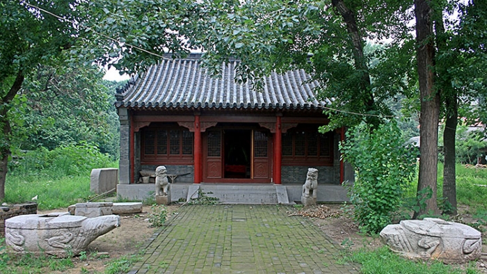 Imaginea mormântului lui Min Ziqian din oraşul Jinan, provincia Shandong, fotografiat în iulie 2009.
