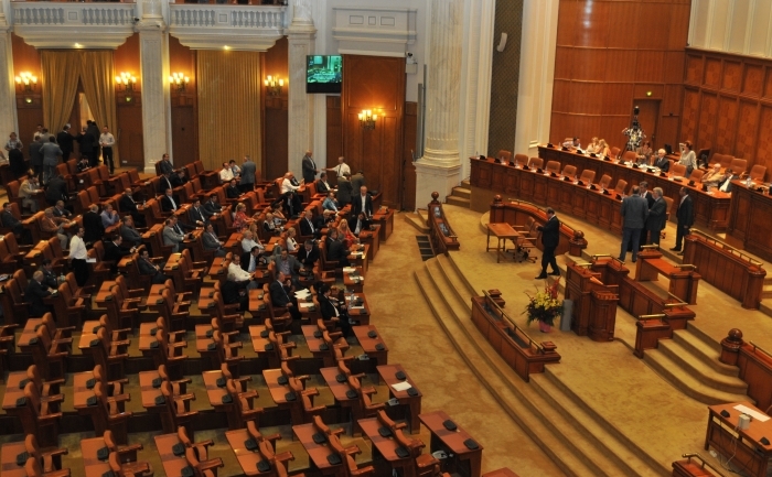 Şedinţa comună a Camerei Deputaţilor şi Senatului din Parlament, 27 august