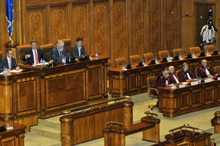 Prezidiul camerelor reunite ale parlamentului, Zgonea şi Filip şi CCR la Parlament (Epoch Times România)