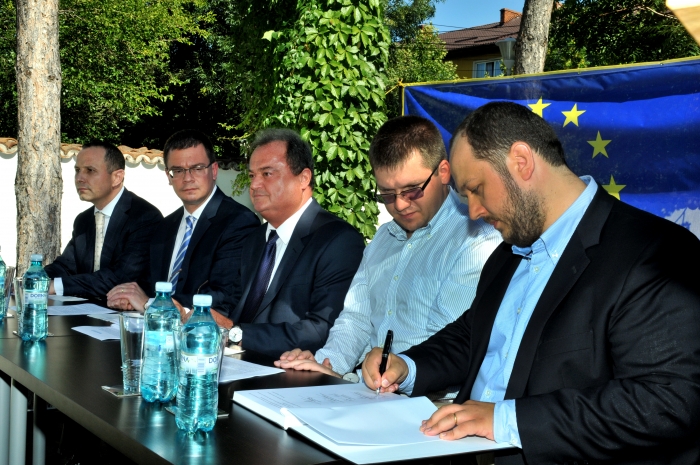 Semnarea acordului de centru-dreapta(PNT-CD,ICCD, Noua Republică,PDL, FCD) (Epoch Times România)