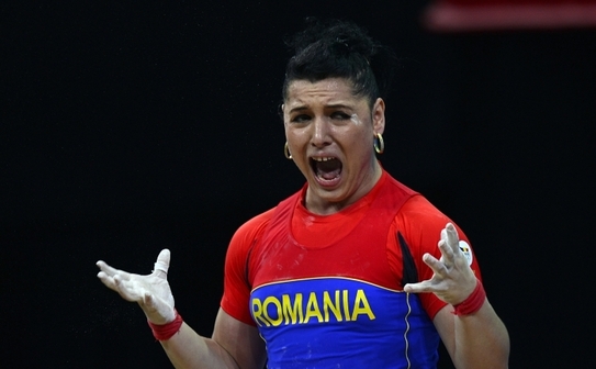 Roxana Daniela Cocoş câştigă argint la categoria 69 kg femei, Londra 2012 (YURI CORTEZ / AFP / GettyImages)