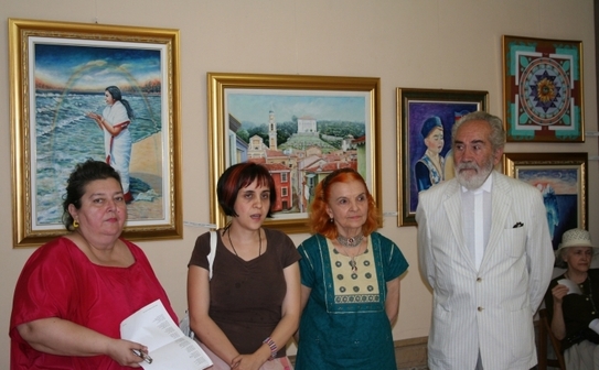 Doina Ghiţescu (actriţă), Speranţa Ştefănescu (critic de artă), Steluţa Nistorescu, Ilie Roşianu (critic şi istoric de artă ) inaugurând Expoziţia de pictură a Steluţei Nistorescu, la Casa Centrală a Armatei (1-5 august 2012). (Gela Lazăr/Epoch Times)