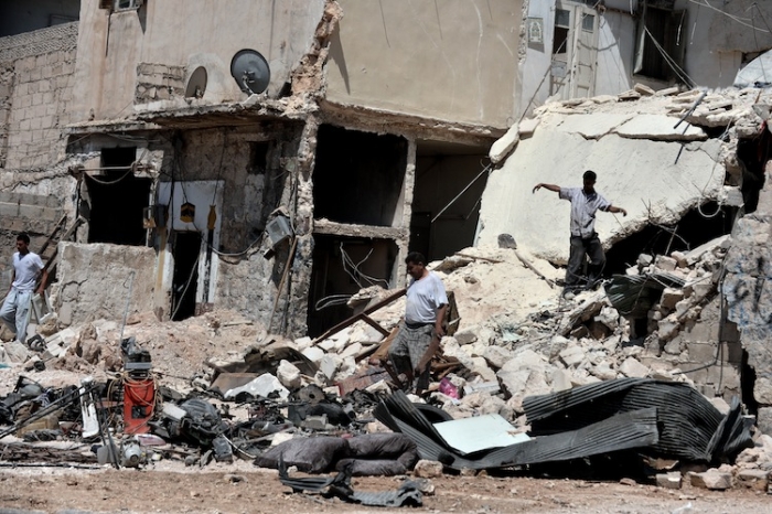 Bombardamente efectuate de regimul sirian în Alep, 25 august 2012