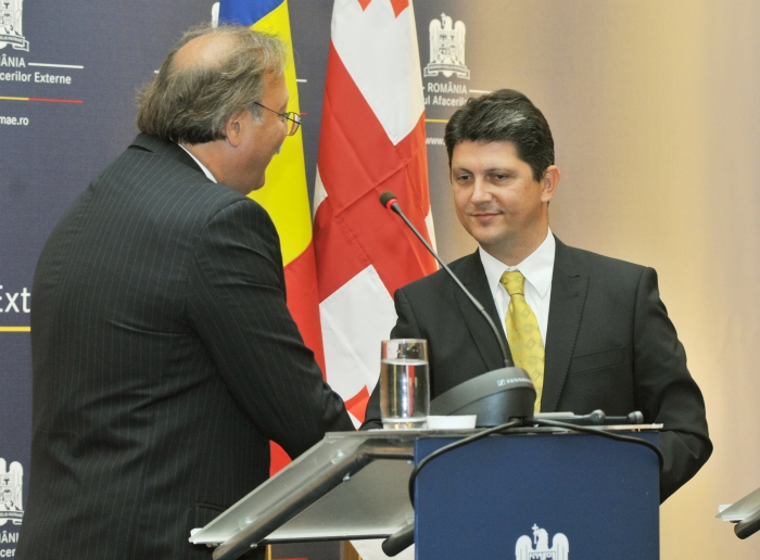 Titus Corlăţeanu şi Grigol Vaşdze, semnare Protocol de colaborare România-Georgia (Epoch Times România)