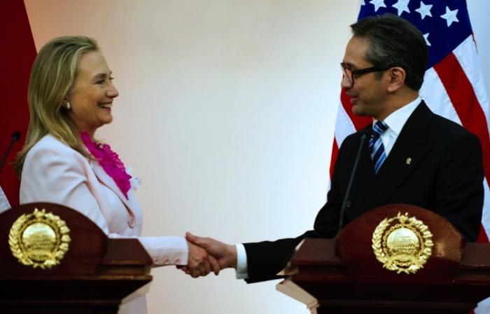 Hillary Clinton împreună cu ministrul indonezian de Externe, Marty Natalegawa, în Jakarta, 3 septembrie 2012