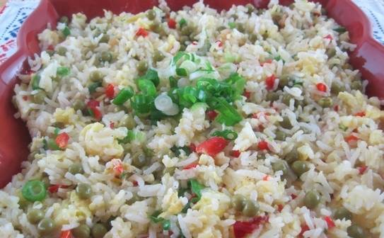 Orez chinezesc cu ou şi vegetale (Maria Baciu / Epoch Times)