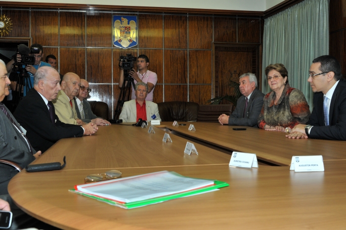Întâlnire Victor Ponta şi Mariana Câmpeanu cu reprezentanţii organizaţiilor pensionarilor, cu ocazia zilei Internaţionale a Persoanelor Vârsnice.