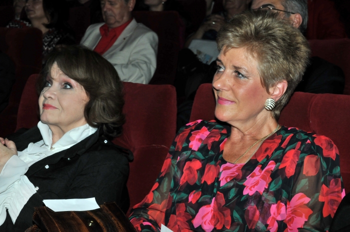 Margareta Pâslaru si Stela Enache au decernat cate un premiu la Gala Seniorilor desfaşurată la Teatrul Metropolis