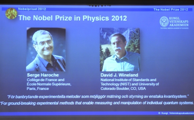 Omul de ştiinţă francez Serge Haroche şi cel american David Wineland au primit  premiul Nobel pentru fizică. (JONATHAN NACKSTRAND / AFP / GettyImages)