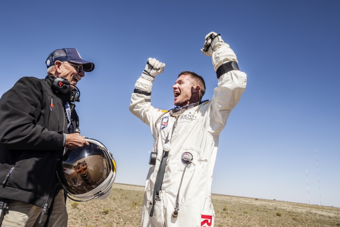 Felix Baumgartner a realizat o misiune istorică, fiind primul om care a depăşit viteza sunetului prin cădere liberă din stratosferă