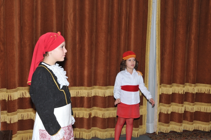 ”Caragiale multilingv” spectacol multietnic, găzduit de Palatul Cercului Militar Naţional. (Epoch Times România)