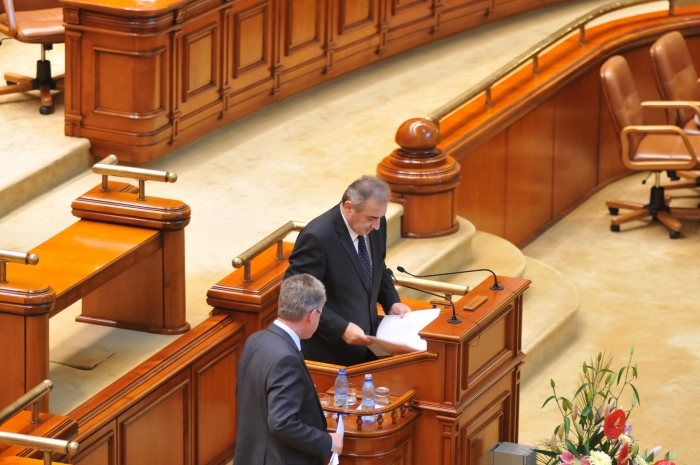 Dezbaterea moţiunii simple a PDL "Guvernul USL- frâna de motor a bugetului", în plenul Camerei Deputaţilor (Epoch Times România)