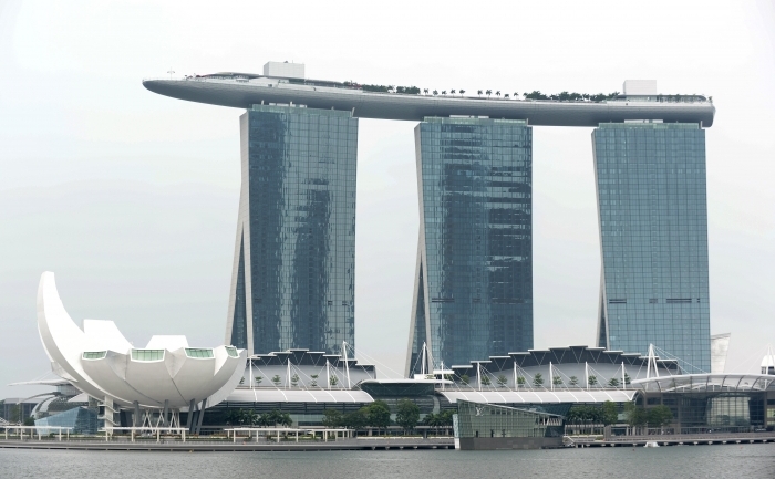 Vedere generală a hotelului Marina Bay Sands din Singapore.